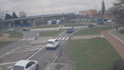 Křižovatka ulic Velká Dlážka a Polní