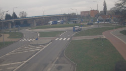 Křižovatka ulic Velká Dlážka a Polní