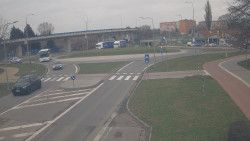 Křižovatka ulic Velká Dlážka a Polní