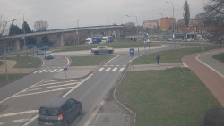 Křižovatka ulic Velká Dlážka a Polní