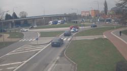 Křižovatka ulic Velká Dlážka a Polní