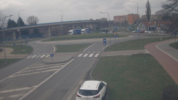 Křižovatka ulic Velká Dlážka a Polní