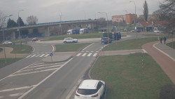 Křižovatka ulic Velká Dlážka a Polní