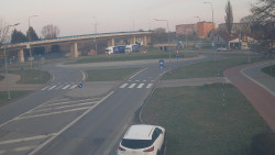 Křižovatka ulic Velká Dlážka a Polní