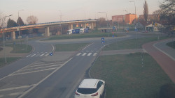 Křižovatka ulic Velká Dlážka a Polní