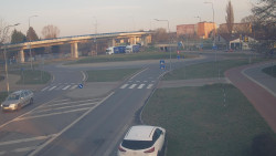 Křižovatka ulic Velká Dlážka a Polní