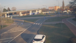 Křižovatka ulic Velká Dlážka a Polní