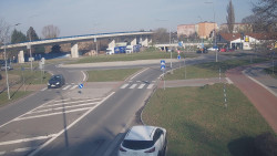 Křižovatka ulic Velká Dlážka a Polní