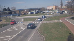 Křižovatka ulic Velká Dlážka a Polní