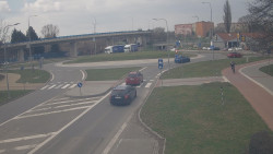 Křižovatka ulic Velká Dlážka a Polní