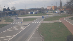 Křižovatka ulic Velká Dlážka a Polní