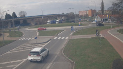 Křižovatka ulic Velká Dlážka a Polní