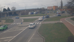 Křižovatka ulic Velká Dlážka a Polní