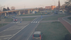 Křižovatka ulic Velká Dlážka a Polní