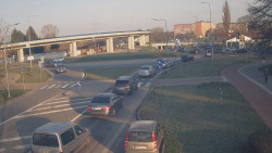 Křižovatka ulic Velká Dlážka a Polní