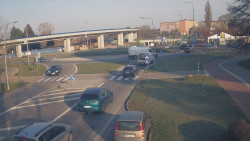 Křižovatka ulic Velká Dlážka a Polní