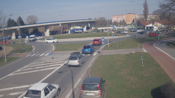 Křižovatka ulic Velká Dlážka a Polní