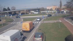 Křižovatka ulic Velká Dlážka a Polní