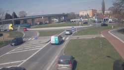 Křižovatka ulic Velká Dlážka a Polní