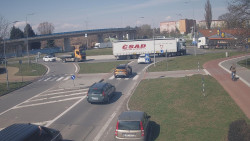 Křižovatka ulic Velká Dlážka a Polní