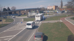 Křižovatka ulic Velká Dlážka a Polní