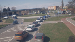 Křižovatka ulic Velká Dlážka a Polní