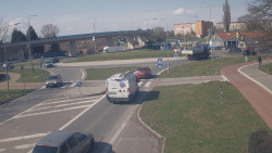 Křižovatka ulic Velká Dlážka a Polní