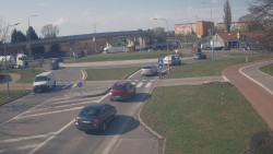 Křižovatka ulic Velká Dlážka a Polní