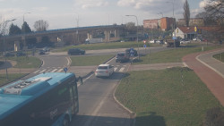 Křižovatka ulic Velká Dlážka a Polní