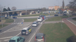 Křižovatka ulic Velká Dlážka a Polní