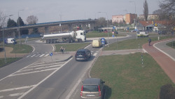 Křižovatka ulic Velká Dlážka a Polní