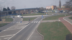 Křižovatka ulic Velká Dlážka a Polní