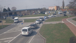 Křižovatka ulic Velká Dlážka a Polní