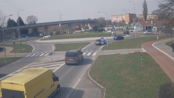 Křižovatka ulic Velká Dlážka a Polní