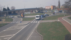 Křižovatka ulic Velká Dlážka a Polní