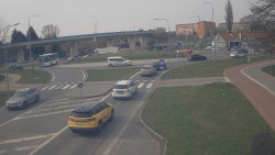 Křižovatka ulic Velká Dlážka a Polní