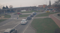 Křižovatka ulic Velká Dlážka a Polní