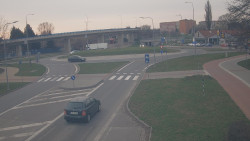 Křižovatka ulic Velká Dlážka a Polní