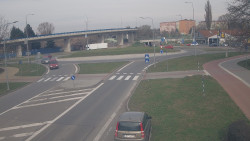 Křižovatka ulic Velká Dlážka a Polní