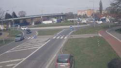 Křižovatka ulic Velká Dlážka a Polní