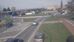 Křižovatka ulic Velká Dlážka a Polní