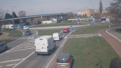 Křižovatka ulic Velká Dlážka a Polní