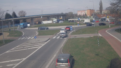 Křižovatka ulic Velká Dlážka a Polní