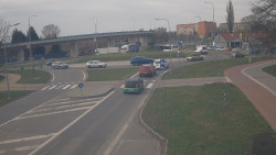 Křižovatka ulic Velká Dlážka a Polní