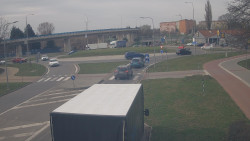 Křižovatka ulic Velká Dlážka a Polní