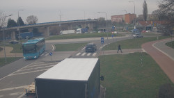 Křižovatka ulic Velká Dlážka a Polní