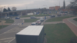 Křižovatka ulic Velká Dlážka a Polní