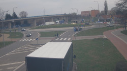 Křižovatka ulic Velká Dlážka a Polní