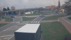 Křižovatka ulic Velká Dlážka a Polní