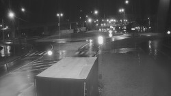 Křižovatka ulic Velká Dlážka a Polní